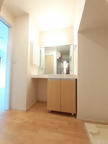 洗面設備　独立洗面化粧台付き