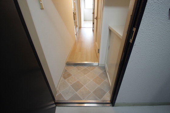 玄関　※別号室の写真です