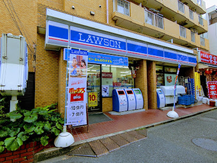 コンビニ　ローソン（コンビニ）まで180m