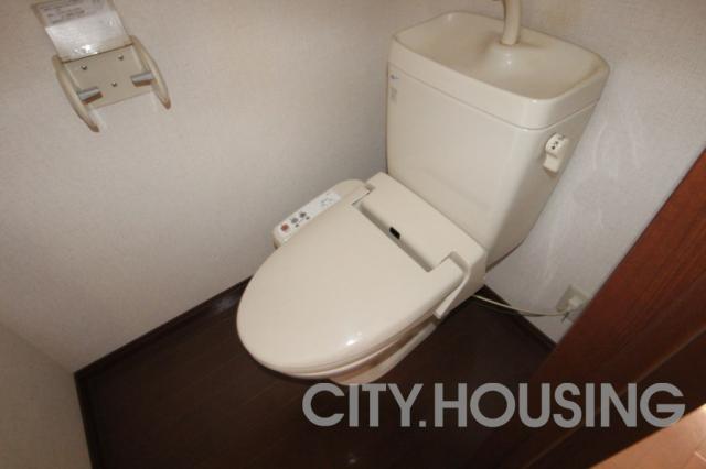 トイレ　※同タイプ部屋の写真です。