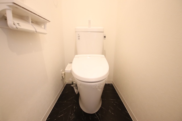 トイレ　※別室の参考写真の為、現況優先です。