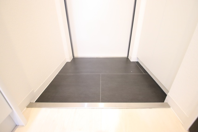 玄関　※別室の参考写真の為、現況優先です。