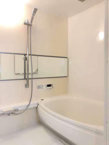 バス・シャワールーム　追い焚き機能付き♪