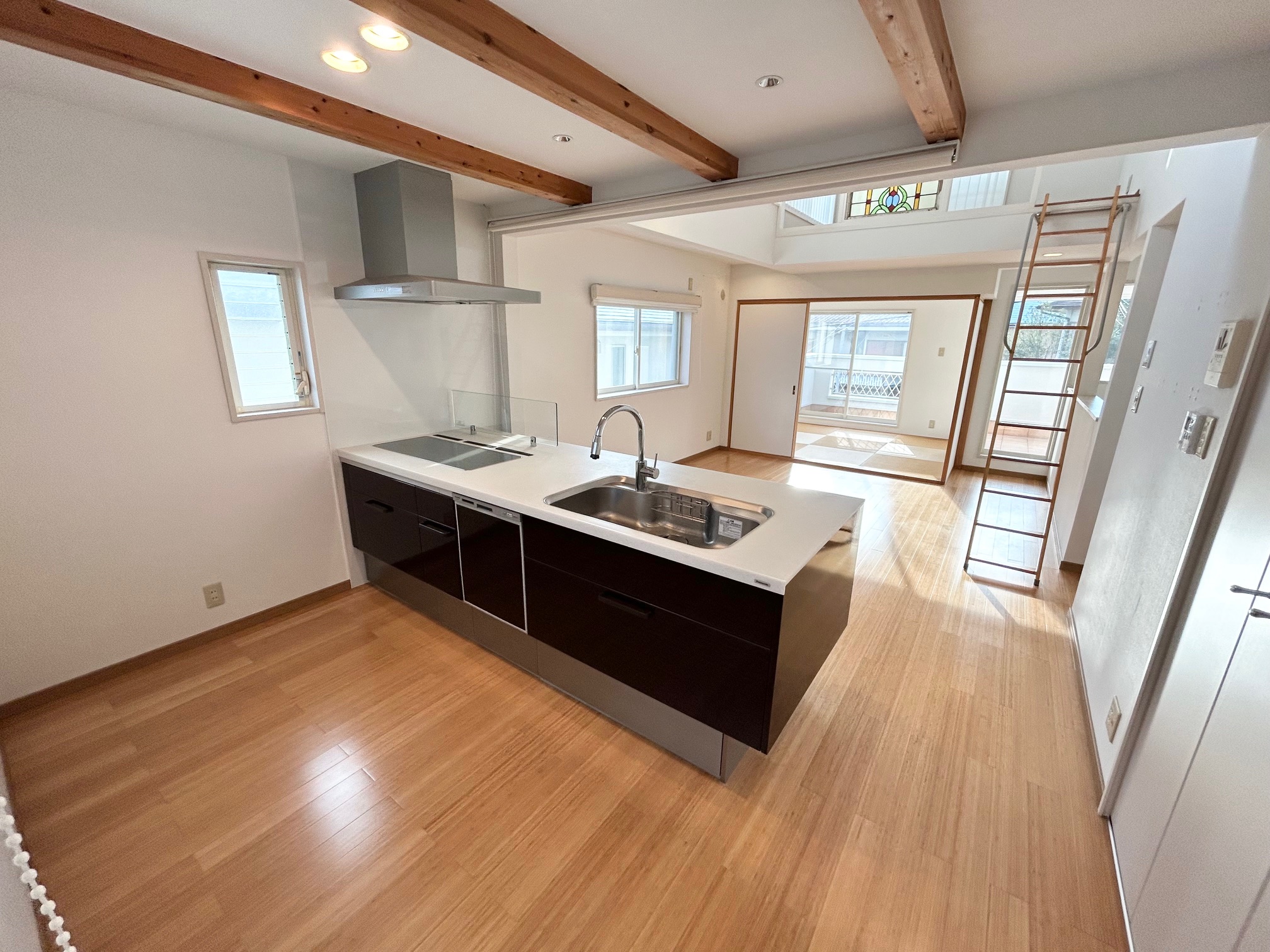 キッチン　対面のシステムキッチン