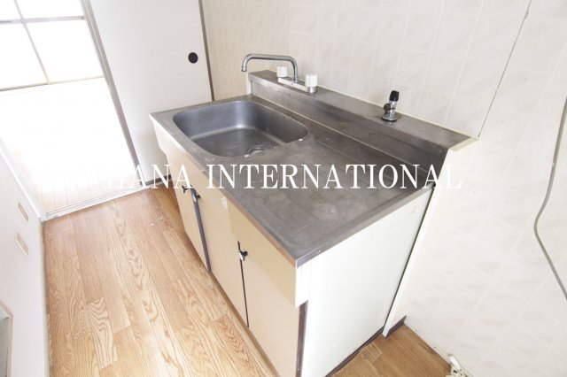 キッチン　同物件の別部屋参考写真です。