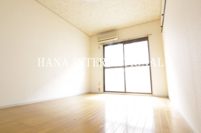 居室・リビング　同物件の別部屋参考写真です。