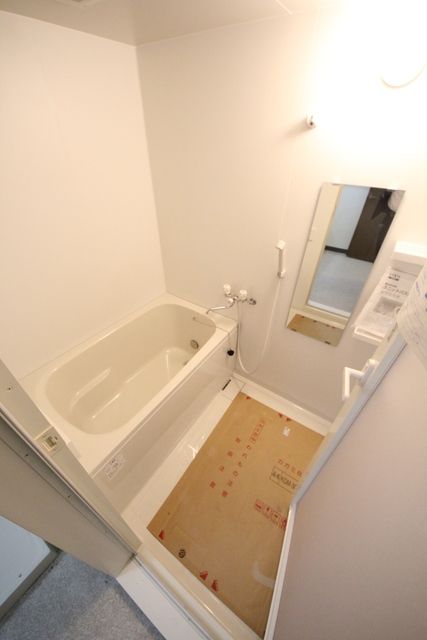 バス・シャワールーム　別部屋の同タイプ写真です。