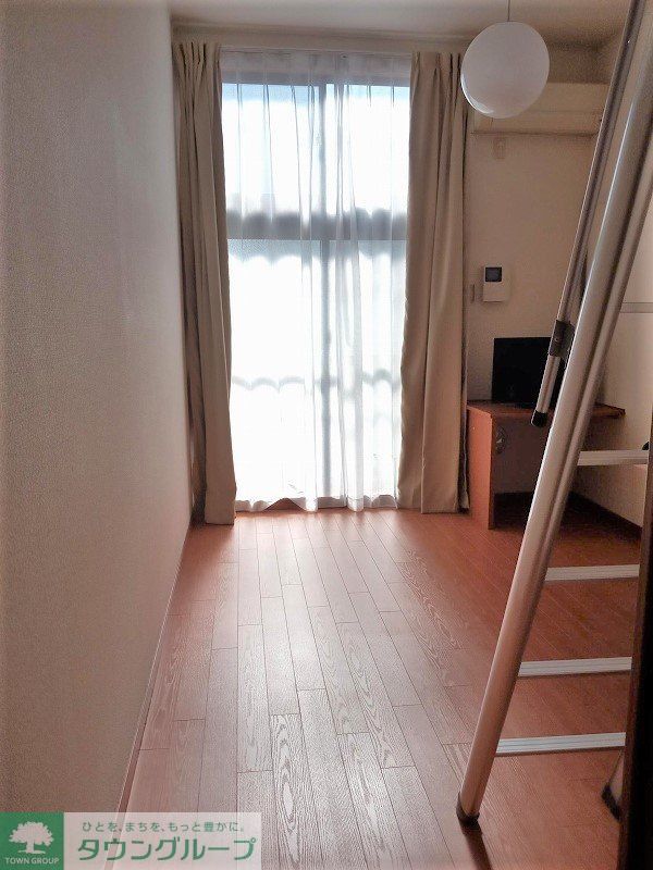 居室・リビング　1Fはフローリング、2Fは絨毯になります。