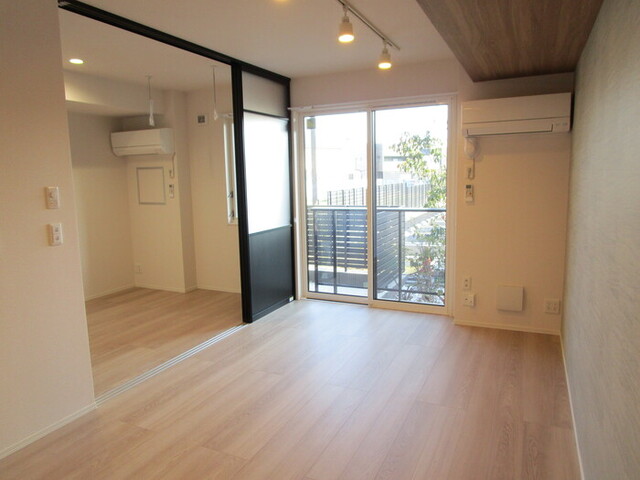 居室・リビング　居室全景