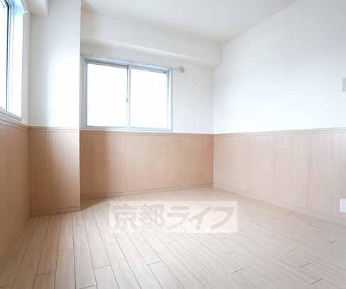 居室・リビング　お部屋によっては２面窓もあります