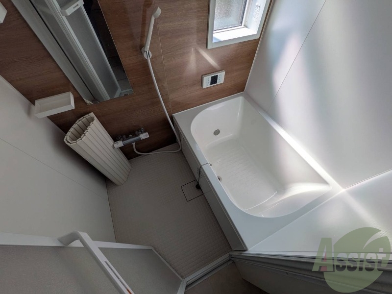 バス・シャワールーム　お風呂はゆったり入りたくなるサイズ感がいいですね。