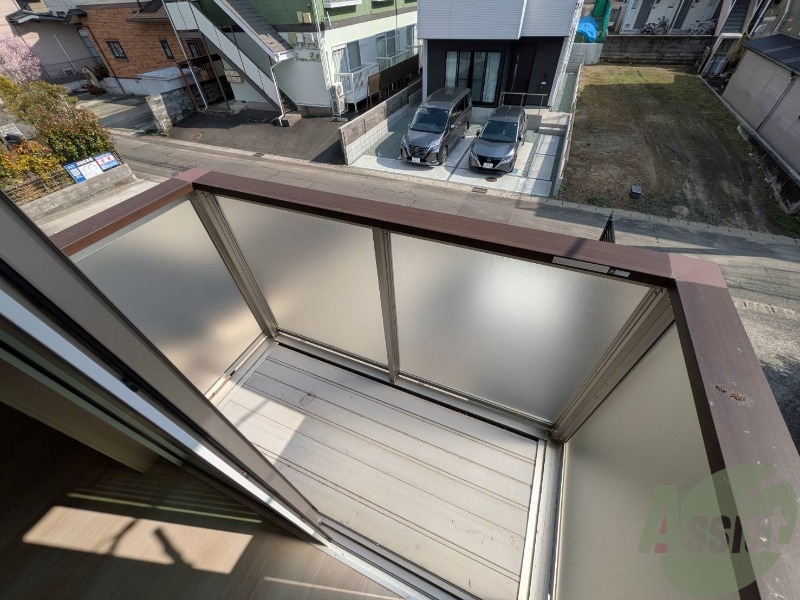 バルコニー　バルコニーは広さもあって洗濯物も干しやすい。