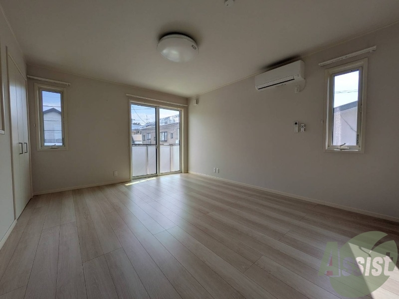 居室・リビング　お部屋はゆったりとした広さがあって家具の配置もしやすそう