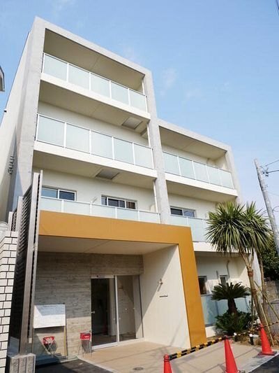 建物外観　オートロック完備