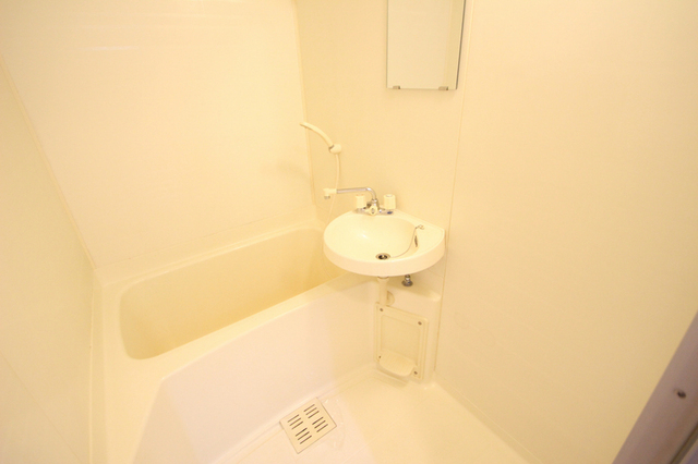 バス・シャワールーム　※別室の参考写真の為、現況優先です。