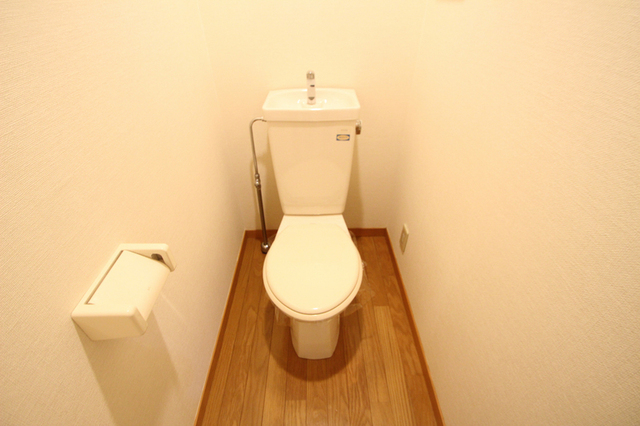 トイレ　※別室の参考写真の為、現況優先です。