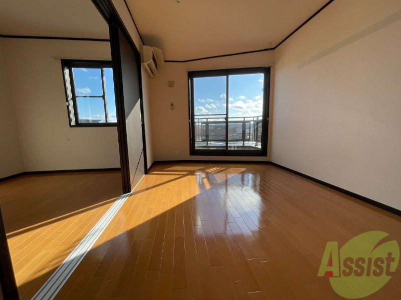 居室・リビング　リビングは陽当たりが良く広々９．６帖です