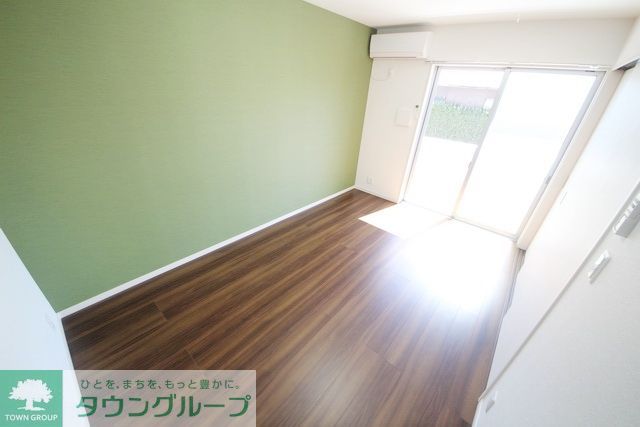 居室・リビング　同物件別部屋写真