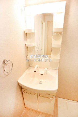 洗面設備　清潔感ある独立洗面台で毎日気持ちよく♪
