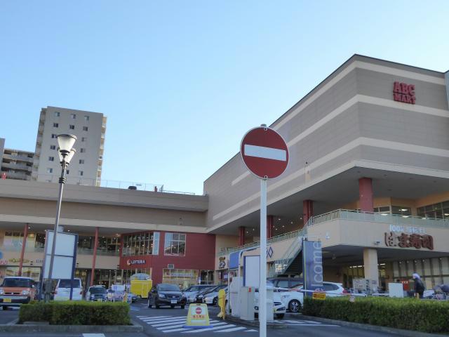 ショッピングセンター　西松屋フレスポ八潮店（ショッピングセンター）まで690m