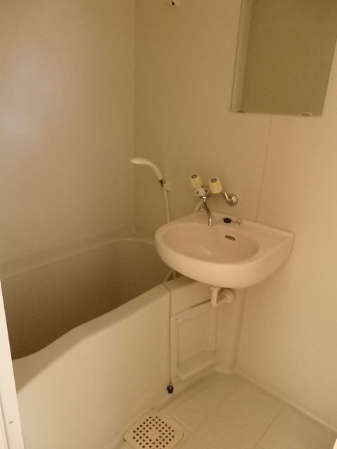 バス・シャワールーム　参考写真（同建物別部屋のものです）