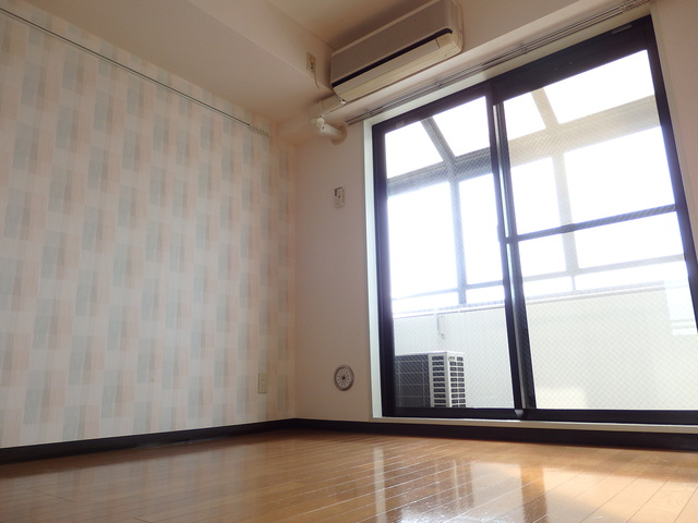 居室・リビング　参考写真（同建物別部屋のものです）
