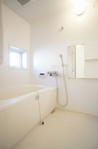 バス・シャワールーム　沸かし直しができて経済的な追焚給湯機能付き♪