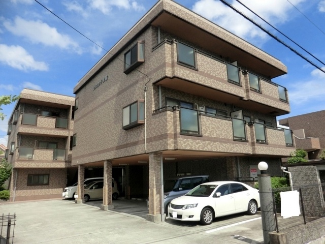 建物外観　居住者専用のごみ置き場があります！
