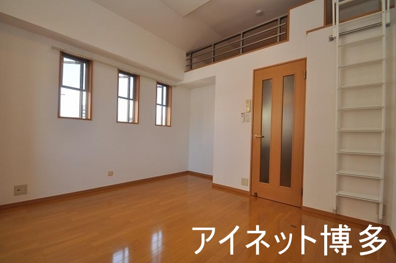 居室・リビング　7.5帖の広々洋室です