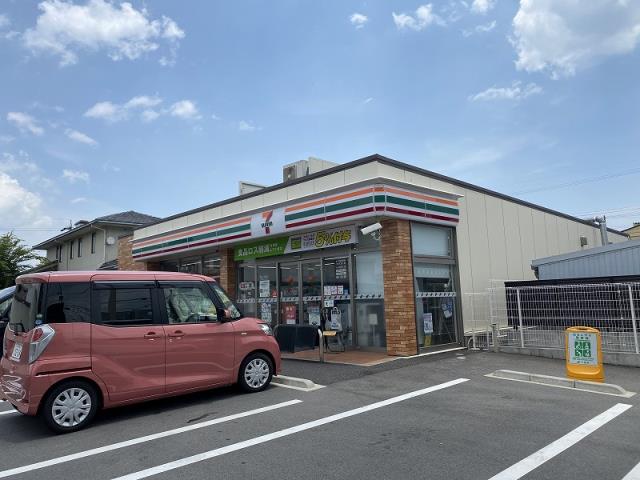 コンビニ　セブンイレブン（コンビニ）まで1055m