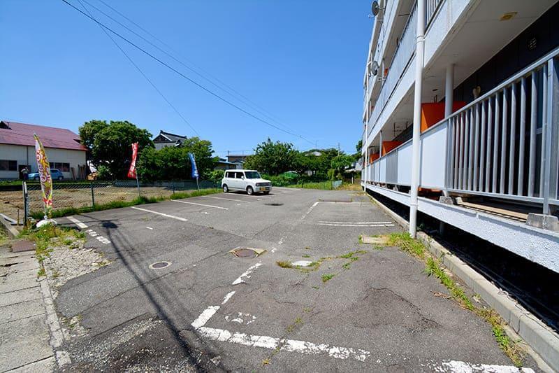 エントランス　駐車場