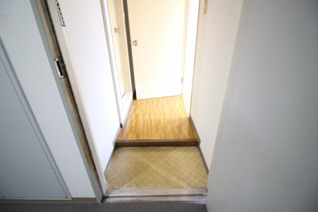 玄関　※他号室写真です。