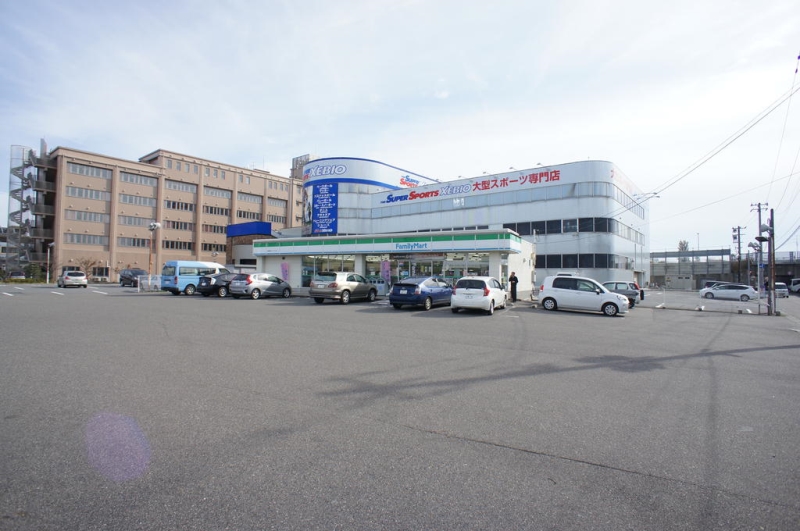 コンビニ　ファミリーマート新潟桜木インター店（コンビニ）まで388m