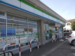 コンビニ　ファミリーマート札幌富丘3条店（コンビニ）まで372m