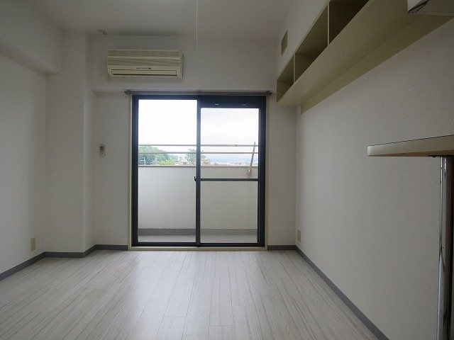 居室・リビング　同建物別部屋