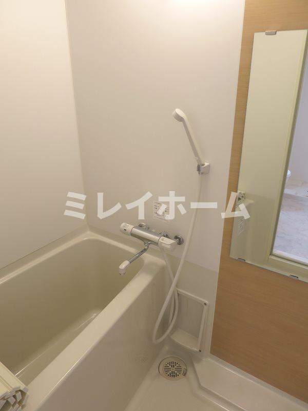 バス・シャワールーム　同建物内、別のお部屋の参考写真になります。