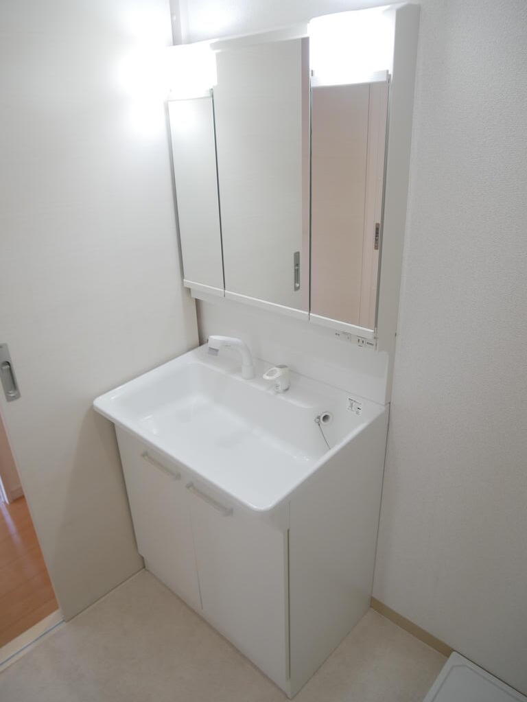洗面設備　※同物件の参考写真です。