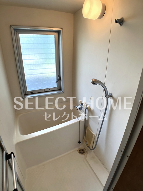 バス・シャワールーム　コンパクトで使いやすいお風呂です