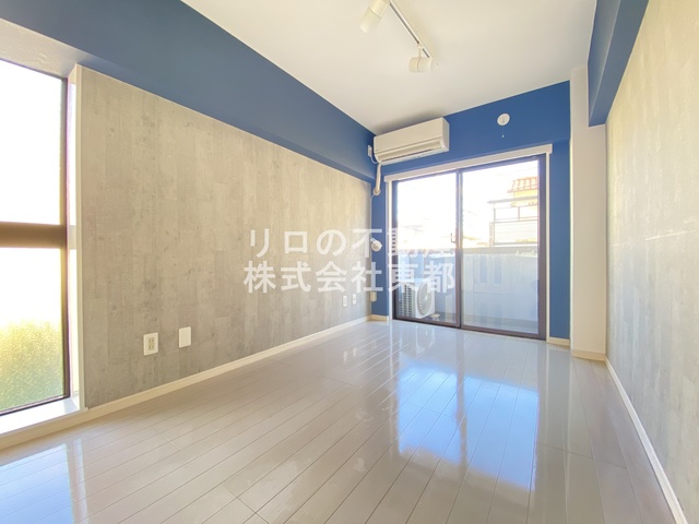 居室・リビング　２面採光なので、明るく風通しのよい過ごしやすいお部屋です♪