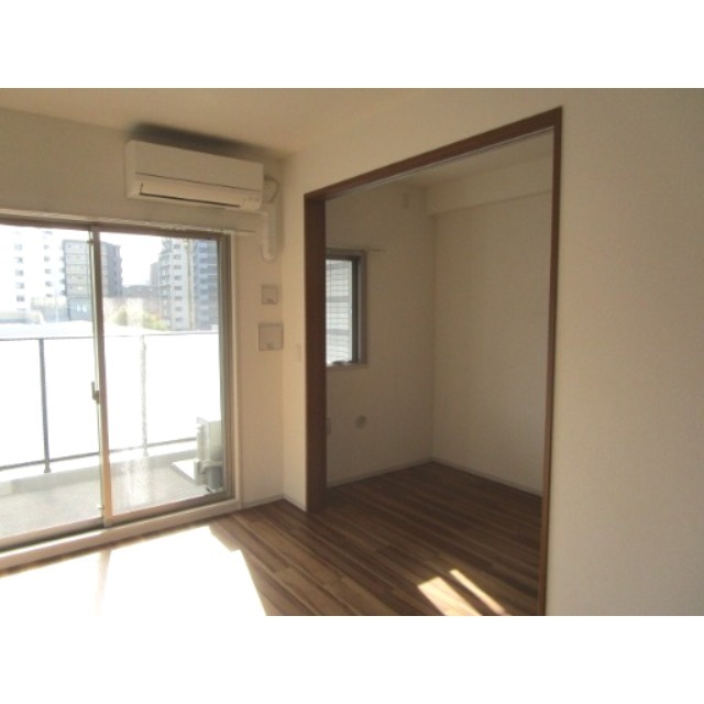 その他部屋・スペース　白を基調にした明るいお部屋です。