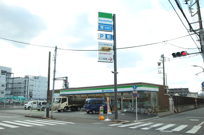 コンビニ　ファミリーマート西六郷三丁目店（コンビニ）まで392m