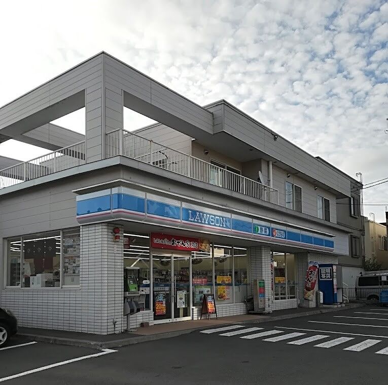 コンビニ　ローソン札幌旭町五丁目店（コンビニ）まで219m
