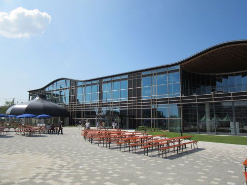 図書館　岐阜市立中央図書館（図書館）まで857m