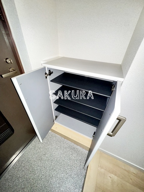 玄関　便利なカウンター型シューズボックス♪