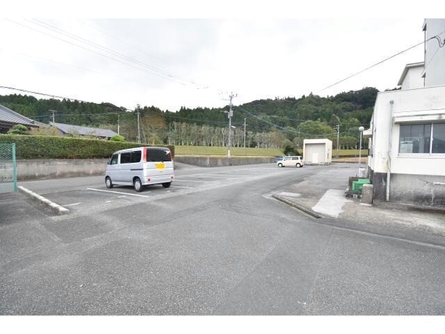 駐車場　駐車場