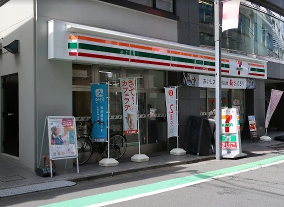 コンビニ　セブンイレブン代々木千駄ヶ谷4丁目店（コンビニ）まで294m