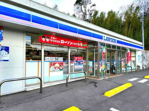 コンビニ　ローソン 大分スポーツ公園東店（コンビニ）まで584m