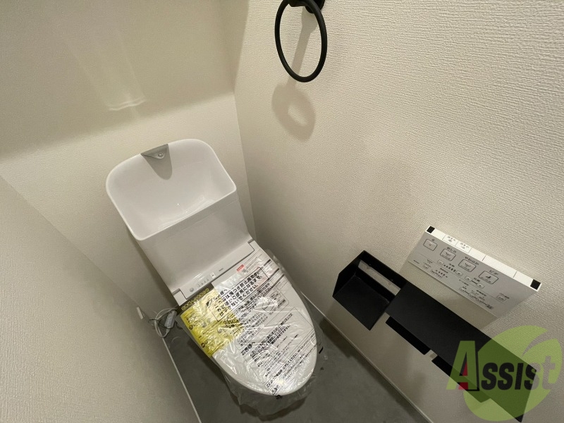 トイレ　トイレはウォシュレット機能付きです。安心して使用できますね。