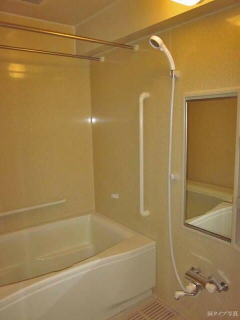バス・シャワールーム　写真は同タイプ住居です。