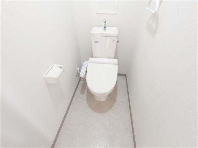 トイレ　ウォシュレット付きの綺麗なトイレ